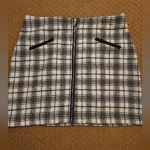 Fashion on Earth White Black Plaid Zip Up 90s Style Mini Schoolgirl Med Y2K